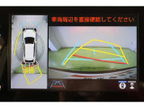 ハンドル操作にあわせてガイドラインが変化するバックガイドモニター搭載。全方位、フロント、左右側面モニターも搭載しているので、周囲の状況を確認しながら駐車出来ます。慣れない場所でも心強いですよ。