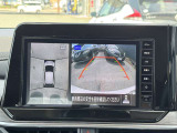 車を空から見たような映像が映る、アラウンドビューモニターで車両周辺の安全確認も一目でできます!小さなお子様や障害物も確認できるので、運転のし易さだけではなく事故防止にも役立ちます♪