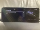 ハンドル操作をアシストすることにより車線からの逸脱回避を支援します。