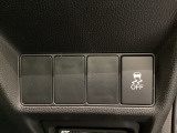 ハンドルの右側には安全装備の、VSA(ABS+TCS+横滑り抑制)の解除スイッチがついています。
