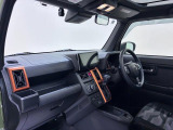ダイハツのお店では、ダイハツ車を知り尽くしたプロフェッショナルが、専用の診断機器を使って各システムを点検しております。