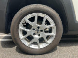 タイヤサイズは21560R17です。