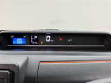 視認性に優れたメーターを採用しており、走行中でも車速や情報が分かりやすく表示されます。運転時の視線移動をむりのない範囲に抑え、快適で安心感のあるドライブをサポートします。