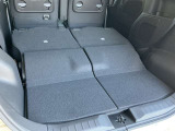 リヤシートを全て倒せばさらに荷物が積めますよ。