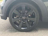 【MINI NEXT 認定中古車】安心の保証プログラムや延長保証など、MINI NEXT車両をご購入いただいたオーナーの皆様に、より快適なMINIライフを楽しんでいただくためのユニークなサービスをご用意しております。