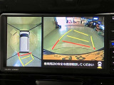 パノラミックビューモニター付きです。車両を上から見たような映像をディスプレイオーディオ画面に表示。運転席からの目視だけでは見にくい、車両周辺の状況をリアルタイムでしっかり確認できます。
