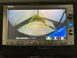 リバースギアに入れるだけで後方の表示へ切り替わります。夜間や雨の日の駐車も楽になりますよ。