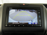 バックカメラの画像です。ガイドラインがスムースな車庫入れをサポートいたします!車庫入れの安心感がアップしますね☆