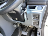 左側に高速で便利なETCがあり、横滑りを防ぐVSAなどのスイッチは、運転席の右側、手の届きやすい位置にあります。
