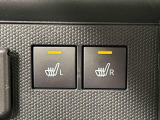 寒い日のドライブを快適にする運転席&助手席シートヒーターが付いてます。その隣にはアクセサリーソケット(12V/120W)も装備されています。