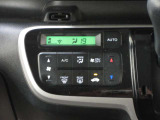 エアコンも装備されています。車内の温度を調整して、より快適にお過ごしいただけます。