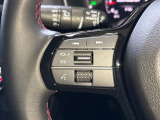 ★オーディオコントロールスイッチ★ステアリングにはオーディオコントロールスイッチが付いていますので、目線を正面から外すことが無く、また、ステアリングから手を離さずにオーディオ操作ができます