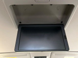 【フリップダウンモニター】大画面モニターで後席でもエンタメをお楽しみいただけます。小さなお子様にも大人気の装備です♪