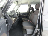 収納も便利で使いやすい。小物や大切な物をやさしく収納。カップホルダーの位置も使いやすいです♪