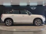 ☆MINIの車の始まりは大人四人がギリギリ乗れるコンパクトな車です!!今となっては3ナンバーですが、もともとは5ナンバーの車でした!!