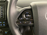 運転中、オーディオの操作をしてて、ハッとしたことはありませんか?ステアリングスイッチは、運転中でもハンドルでオーディオの操作が可能です。安全なドライブをサポートします。