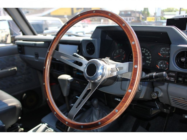 トヨタ ランドクルーザー70 4.2 ZX ディーゼル 4WD の中古車詳細
