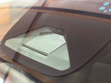 【ホンダセンシング】走行中に前方の車両等を認識し、衝突しそうな時は警報とブレーキで衝突回避と被害軽減をアシスト。より安全にドライブをお楽しみいただけます。