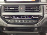 オートエアコンが装備されており、快適に運転が可能です。