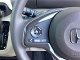 オーディオコントロールスイッチがハンドルに装備されているのでハンドルから手を離さずに運転が可能です。
