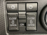 両側パワースライドドアを採用しており、運転席から簡単に開閉操作が可能です。駐車場や狭い場所でも扱いやすく、乗車時・降車時の負担を軽減します。