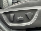 パワーシート搭載。微妙な調整が手軽にでき、最適なポジションで運転することが可能です。
