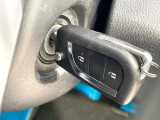 【キーレス】少し離れた場所からでもボタン一つでドアの開錠・施錠ができるのでとっても便利!ドアの鍵穴周りに傷をつけることもありません♪