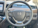 インテリアに合わせたデザインのステアリングは、運転される方のことも考え、運転しやすい形状、大きさです。是非一度、実際に触ってお確かめください。
