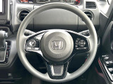 インテリアに合わせたデザインのステアリングは、運転される方のことも考え、運転しやすい形状、大きさです。是非一度、実際に触ってお確かめください。