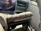 オートライト機能付きです♪またハイビームアシストで、先行車または対向車や周囲の明るさなどに応じ、自動的にハイビーム(上向き)とロービーム(下向き)を切り替えます♪
