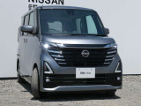 アダプティブLEDヘッドライト。フロントカメラで前方の状況を検知し対向車や先行車に眩しい思いをさせることなく必要なところだけを遠くまで照射します。
