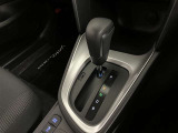 シンプルな操作で的確なシフトチェンジを可能にするゲート式シフトレバーを採用。