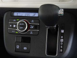 電動パーキングブレーキ・ブレーキホールドを装備してます。ホールド機能は信号待ちが多い一般道で疲労軽減になり、大好評です!