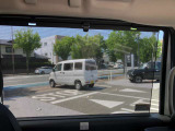 スライドドア内蔵ロールアップスクリーン!日差しからパッセンジャーを守ります!プライバシーの保護にも役立ちますよ!