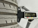 夏タイヤの残り溝は4.0mmです。スリップラインからは2.4mmとなっております。