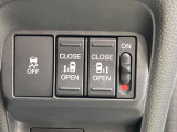 【両側パワースライドドア】スマートキーや運転席のスイッチで後席両側スライドドアの開閉が可能♪電動だから力を入れてドアを開ける必要が無く、小さなお子様でも簡単に開け閉めでき快適です♪