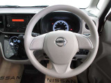 運転が楽しくなる明るく開放的な運転席まわりです。