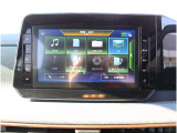 9インチ大型ナビです。ナビゲーション+AV 2画面表示(デュアルウィンドウ)、地デジTV、FM/AM、Bluetooth Audio、SDカード(音楽/動画ファイル再生)、DVD再生、CD再生録音、ハンズフリーなどに対応。