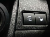 パノラミックビューモニター付きです。車両を上から見たような映像をディスプレイオーディオ画面に表示。運転席からの目視だけでは見にくい、車両周辺の状況をリアルタイムでしっかり確認できます。