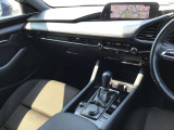 広々とした視界で運転も快適。勿論、安心、安全なSRSエアバックシステム運転席&助手席付