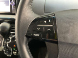 運転中、オーディオの操作をしてて、ハッとしたことはありませんか?ステアリングスイッチは、運転中でもハンドルでオーディオの操作が可能です。安全なドライブをサポートします。