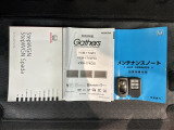 スマートキーは鍵をバッグに入れたままでもドアロックの開閉やエンジンのON・OFFができます。夜間や雨の日も鍵を探さなくて良いので便利です。