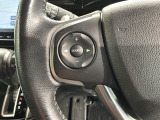 ステアリングにオーディオ操作スイッチが付いています。オーディオ画面に直接タッチしなくても操作が出来ますので、運転に集中できます。