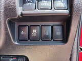前方車両との衝突防止のサポート機能やアクセルとブレーキを踏み間違えた時のサポート機能など、安全装備が充実してて心強いです!!
