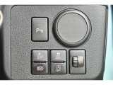 予防安全機能「スマートアシスト」を装備しています。安全機能の詳細は販売店スタッフまでおたずねください。機能を過信せず、必ずご自身で安全運転を行ってください。