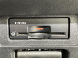 【ETC2.0(DSRC)】ETCカードを挿入すれば料金所はノンストップで通過できます。ETC限定の割引や、高速道路の情報提供サービスを利用できます。