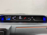 視認性に優れたメーターを採用しており、走行中でも車速や情報が分かりやすく表示されます。運転時の視線移動をむりのない範囲に抑え、快適で安心感のあるドライブをサポートします。