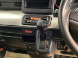 運転席周辺のスマートなレイアウトが、操作のしやすさを実現。快適なドライブをサポートします。