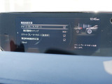 こちらのお車には先進安全装備が多数搭載されています。衝突被害を回避あるいは軽減するためのブレーキや、後方死角からの接近警報、車線逸脱を防止する警報装置など、詳しくはスタッフまでお尋ねください。