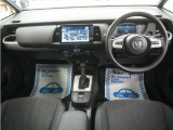 運転にかかわる様々な操作を安全に行えるように視点移動が少なく、操作性に配慮されたスイッチ類が凝縮されたコクピットです。